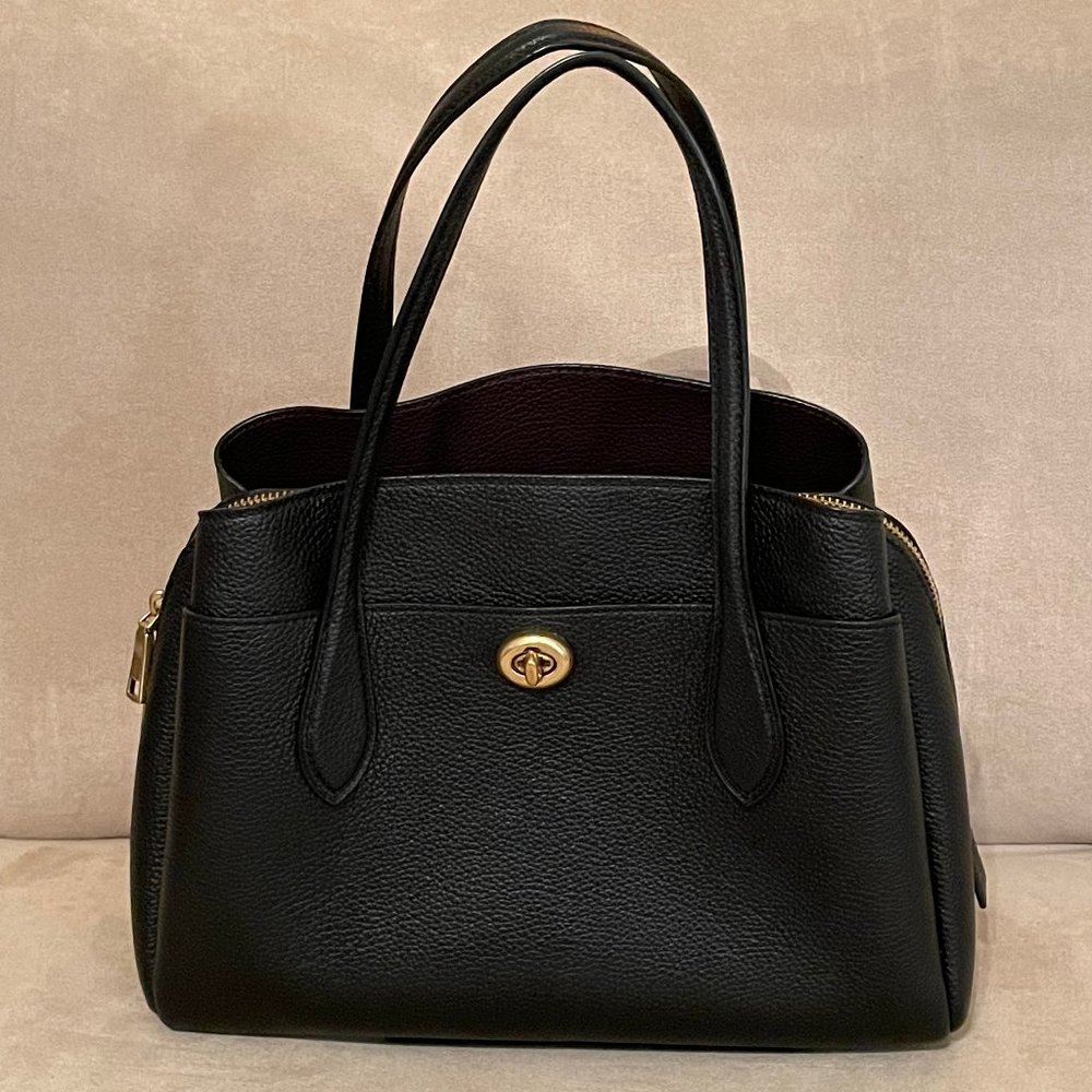 **COACH**       Lora Carryall 30